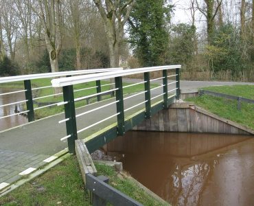 Blijham, voetgangersbrug