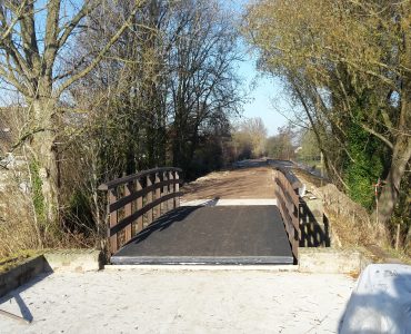 Stiens, fiets- en voetgangersbruggen